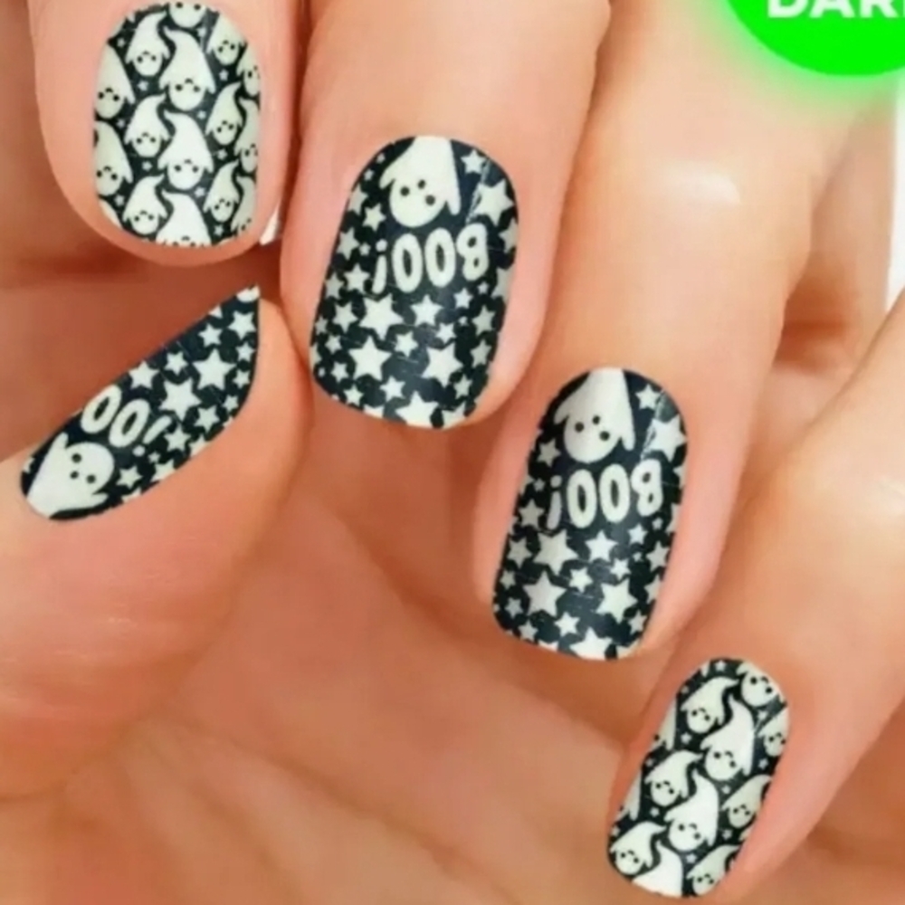 RARE~Color Street, Here for the BOOS, Glow In the Dark  Nail Wraps